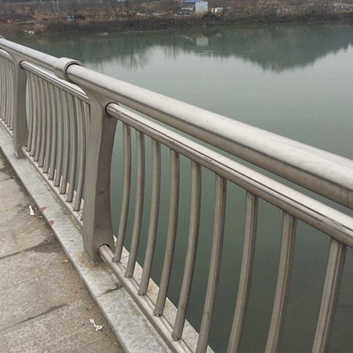 莱芜雪野水库桥梁护栏工程